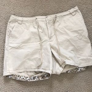 Natural reflection shorts